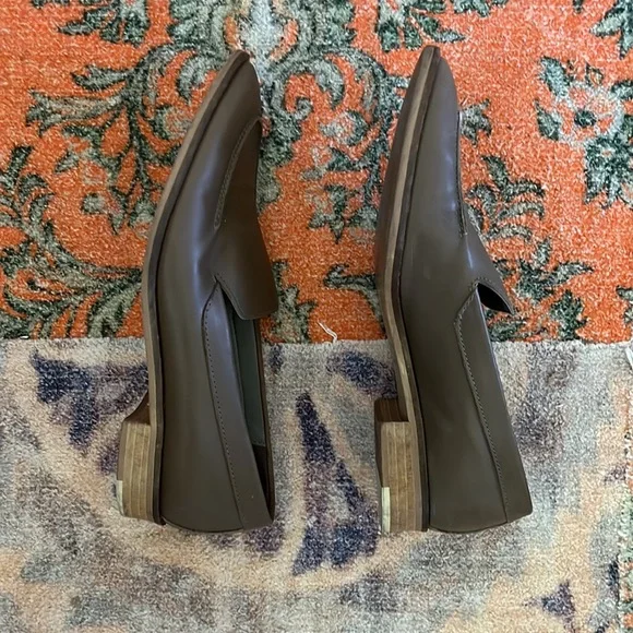 VGUC Everlane Modern Loafers in Khaki, size 10.5 - Picture 5 of 6
